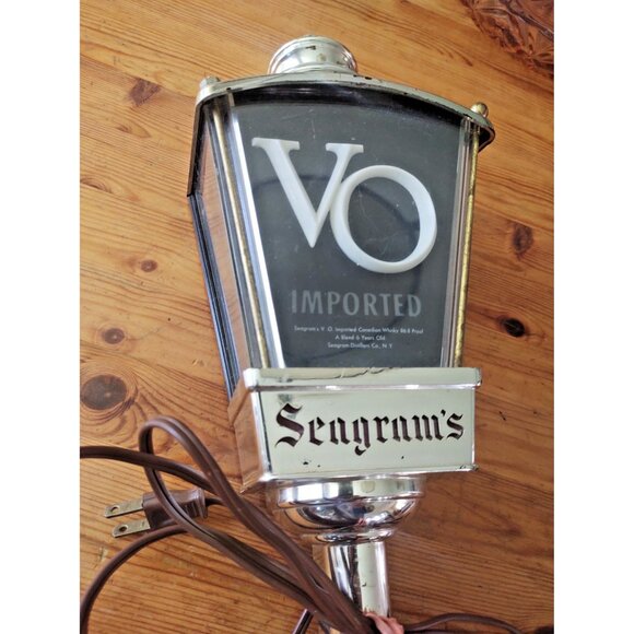 SEAGRAM’S VO WHISKEY LAMP LIGHTED WALL HANGER 6" x 17” SCONCE - Picture 8 of 8